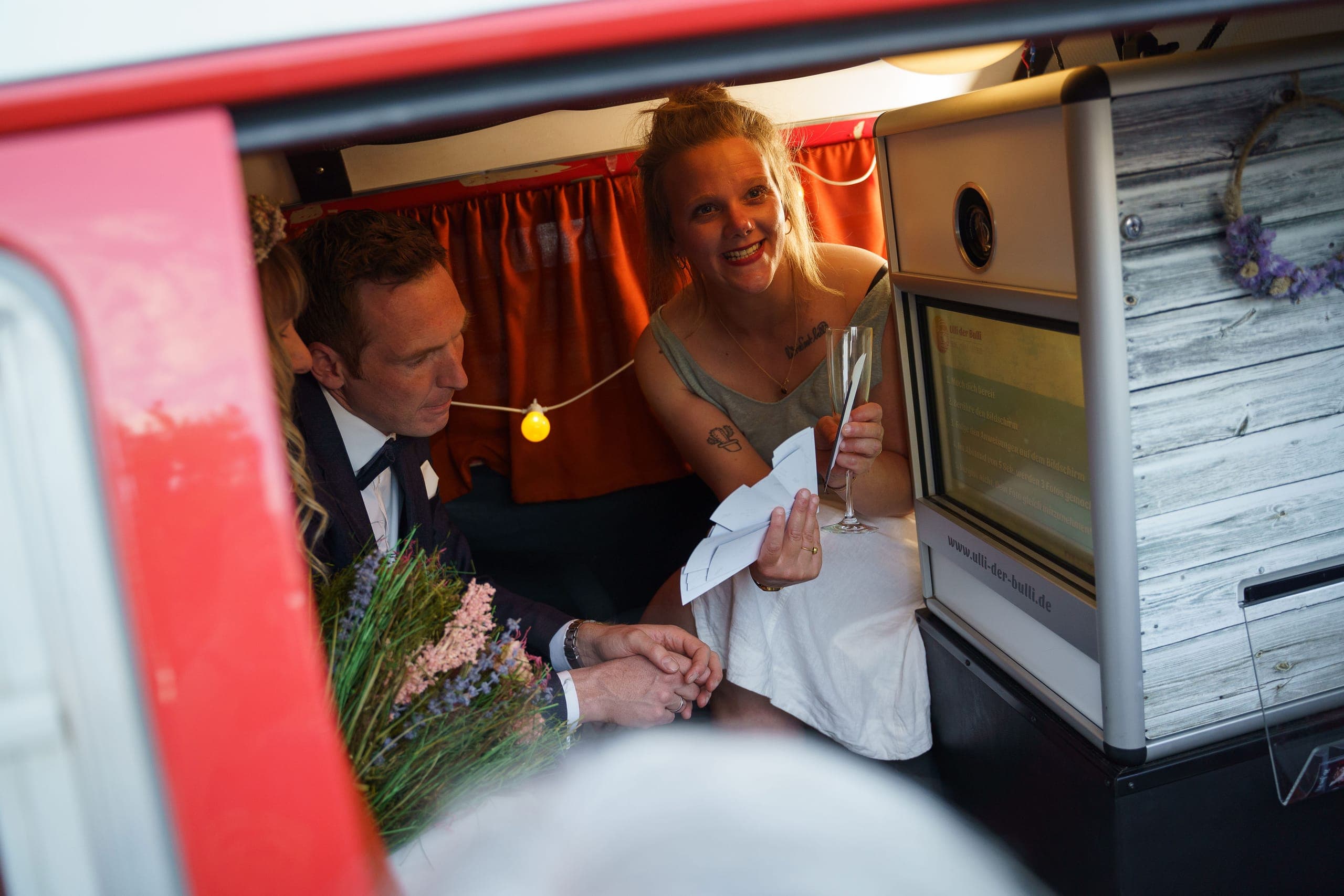 Brautpaar am Fotobulli — die Fotobox für die Hochzeit